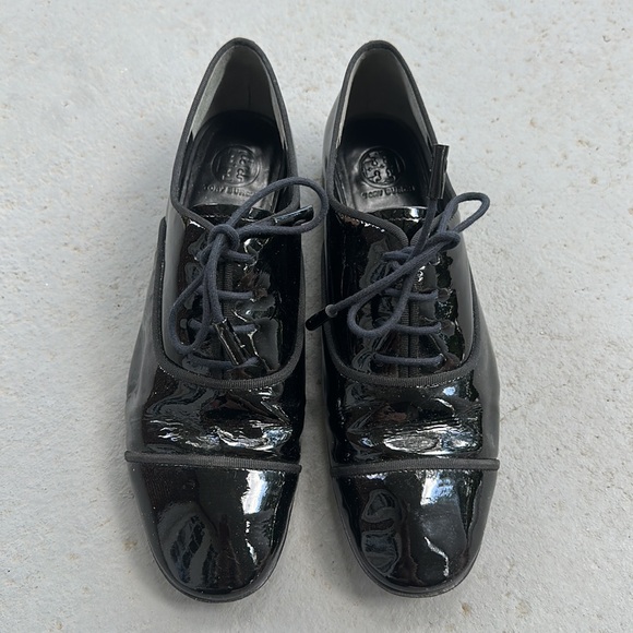 Tory Burch patent leather lace up oxford shoe 8 - Picture 6 of 10